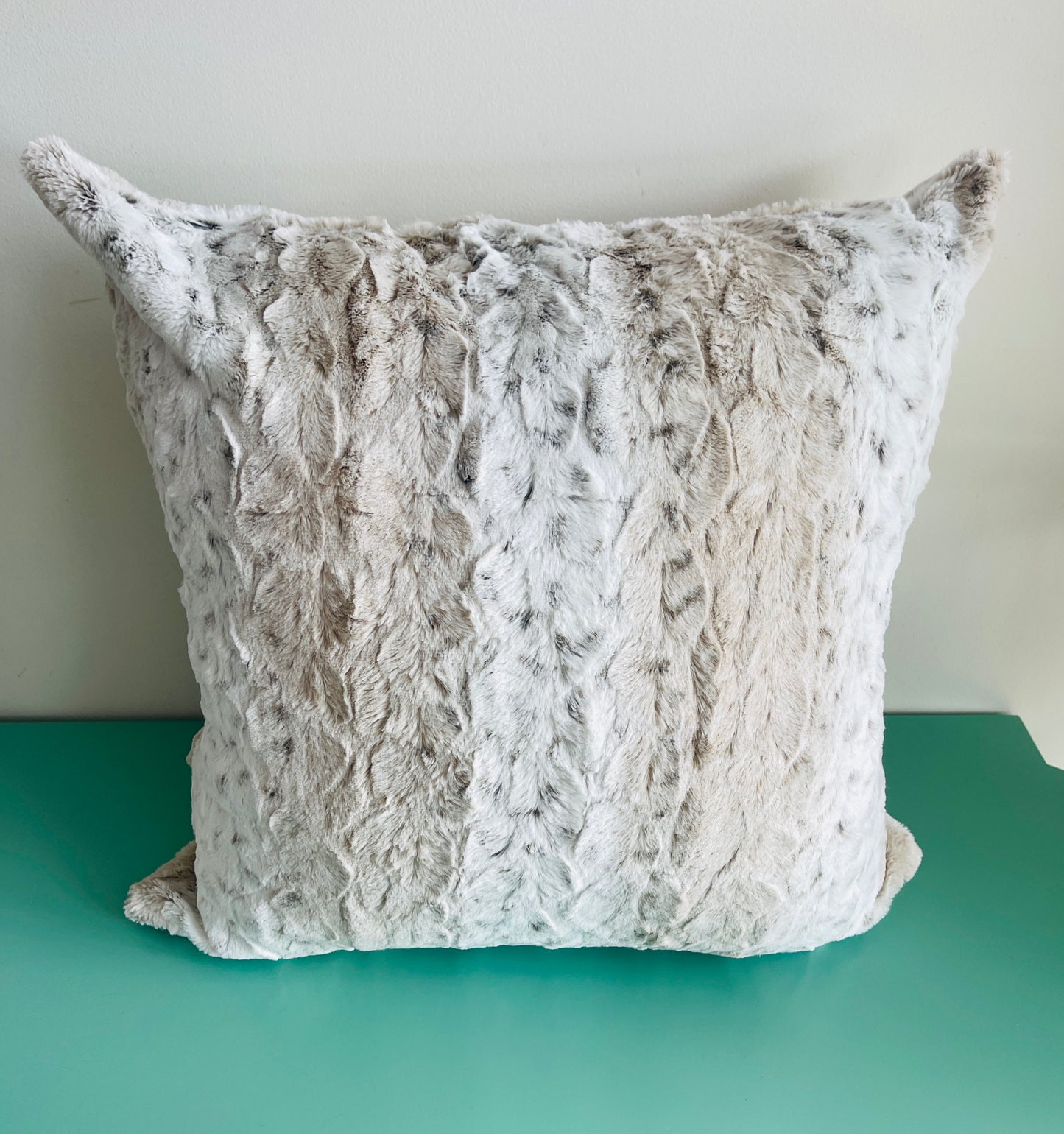 Lynx Faux Fur Minky Pillow (22" x 22")