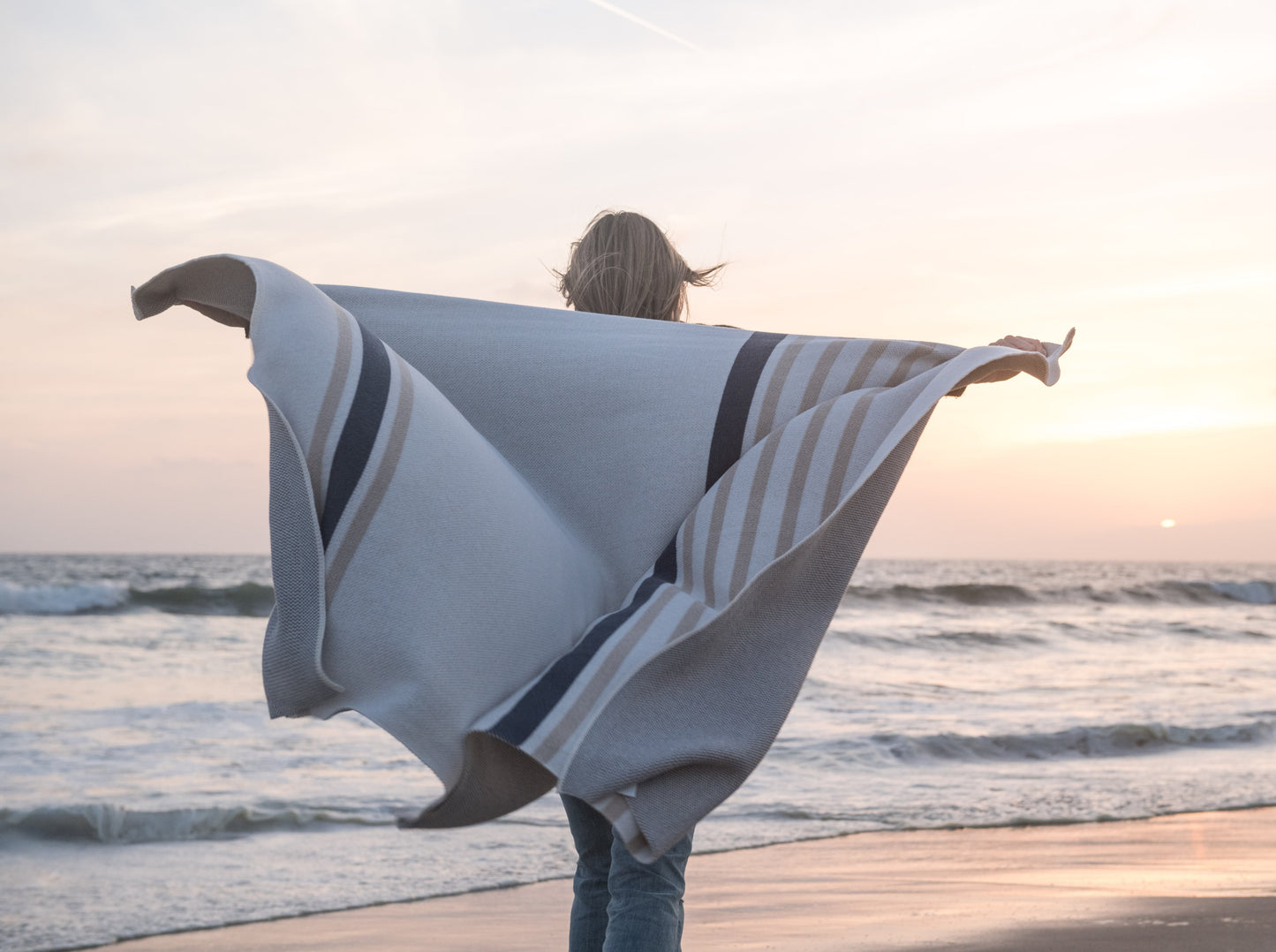 Hemlock Point Throw in Ivory, Marine & Sand